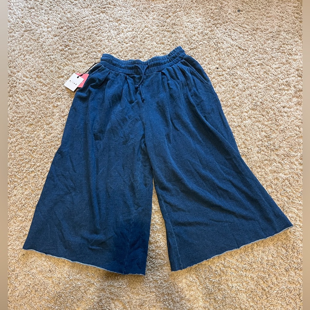 Wide-Leg Capri Navy Pants
